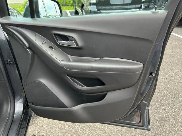 Used 2017 Chevrolet Trax LT w/ LT Convenience Package image 30