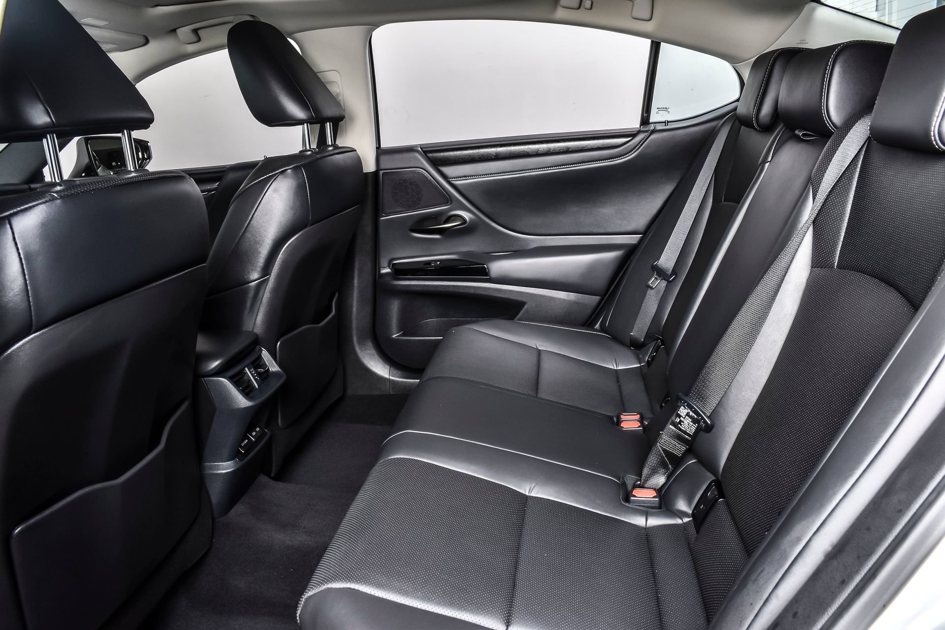 Used 2025 Lexus ES 300h w/ Premium Package FWD image 21