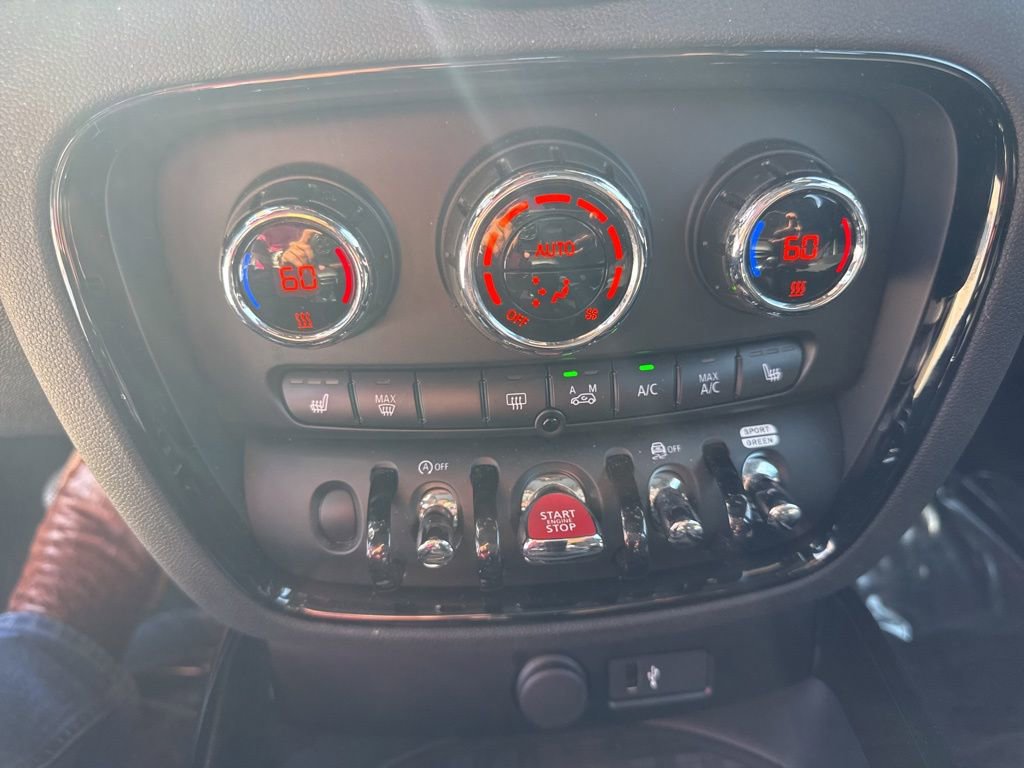 Used 2022 MINI Cooper Clubman S w/ Premium Package image 17