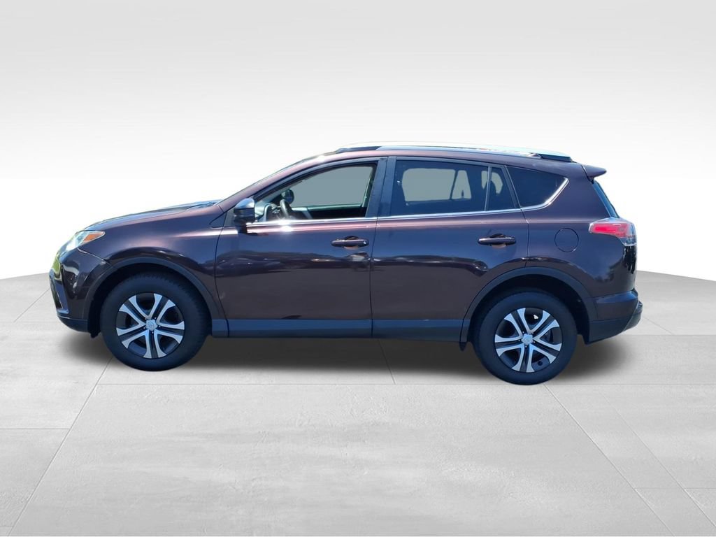 Used 2018 Toyota RAV4 LE FWD image 22