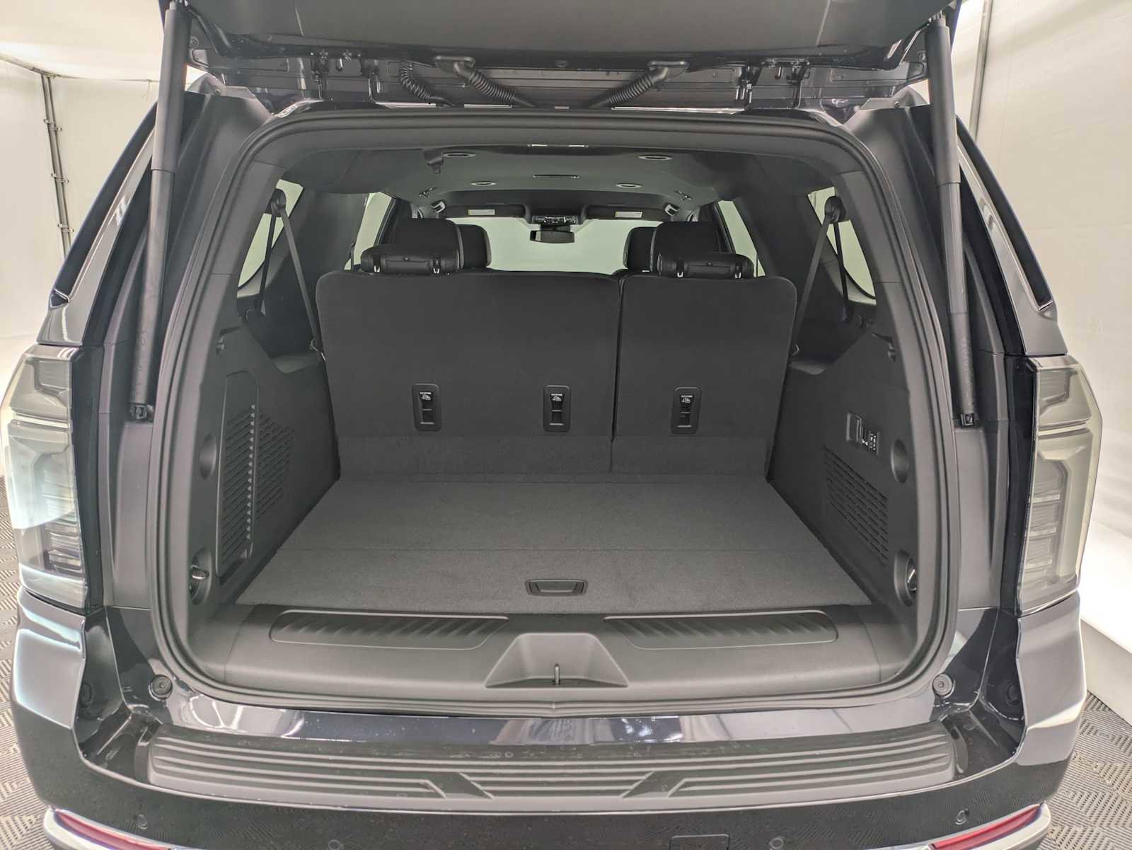 New 2026 Chevrolet Suburban LT AWD/4WD image 32