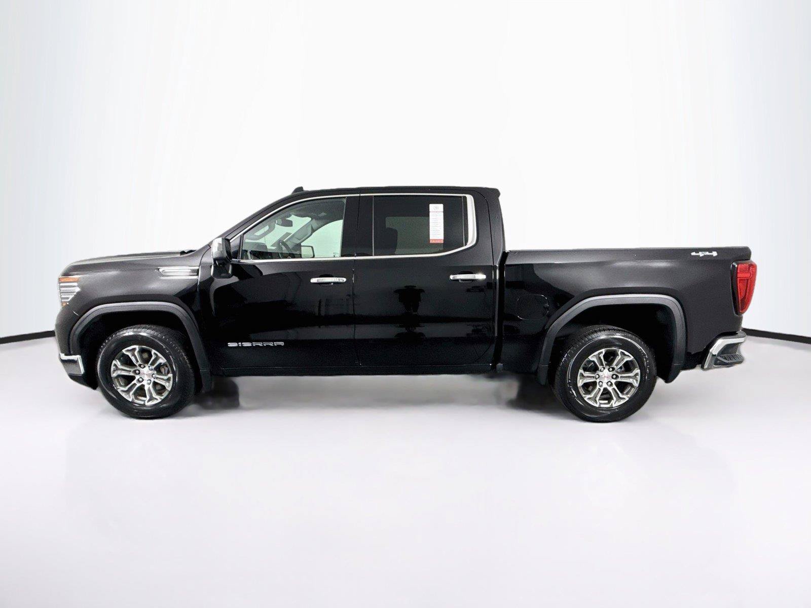 Used 2025 GMC Sierra 1500 SLT AWD/4WD image 14