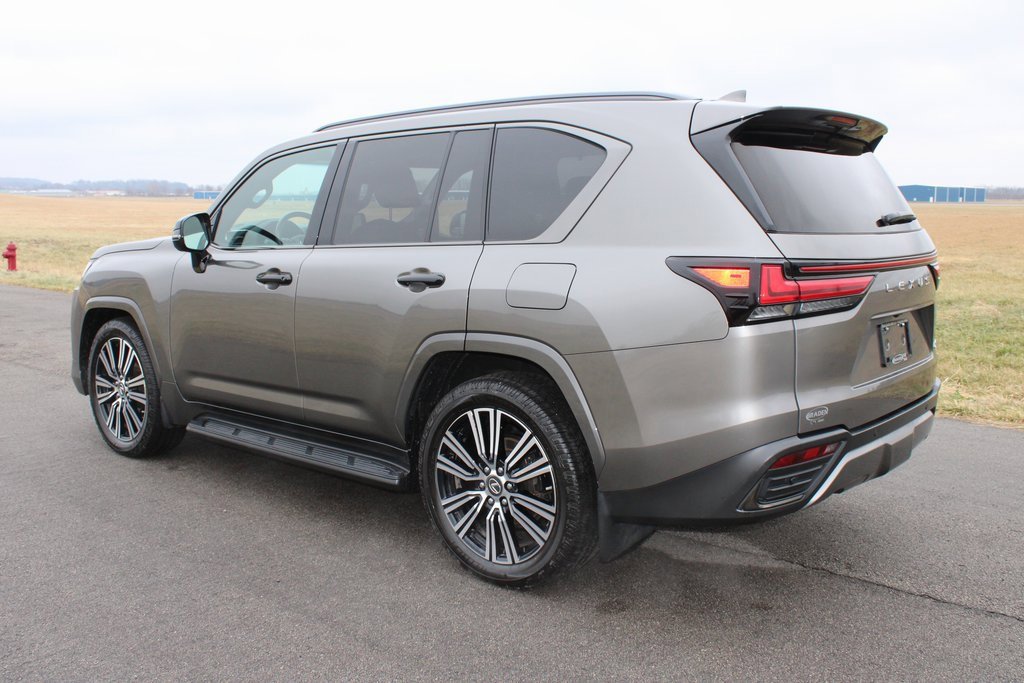 Used 2023 Lexus LX 600 4WD w/ Luxury Package image 5
