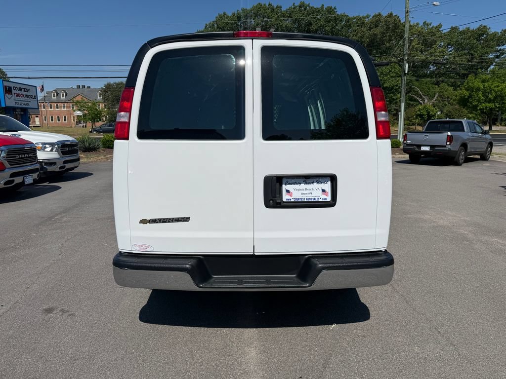 Used 2024 Chevrolet Express 2500 w/ Driver Convenience Package RWD image 9
