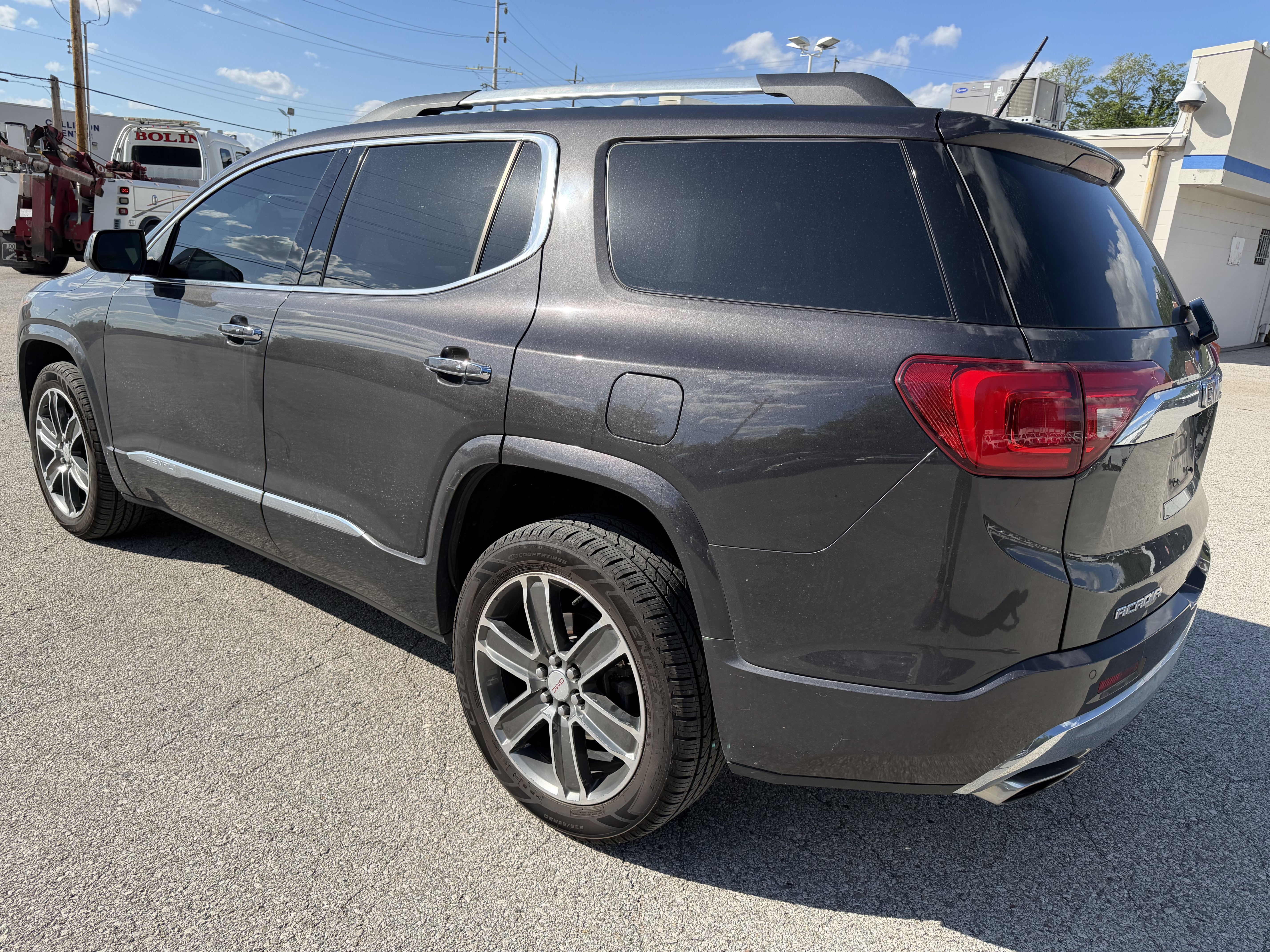 Used 2017 GMC Acadia Denali w/ Technology Package FWD image 5