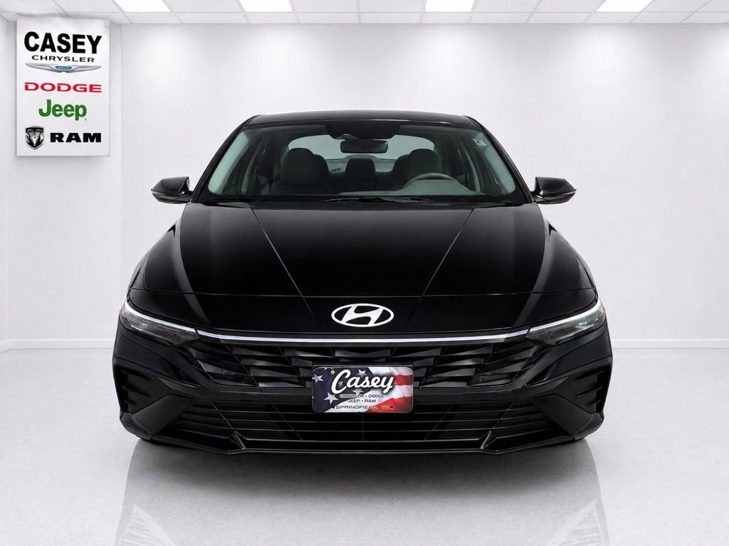 Used 2024 Hyundai Elantra SEL FWD image 3