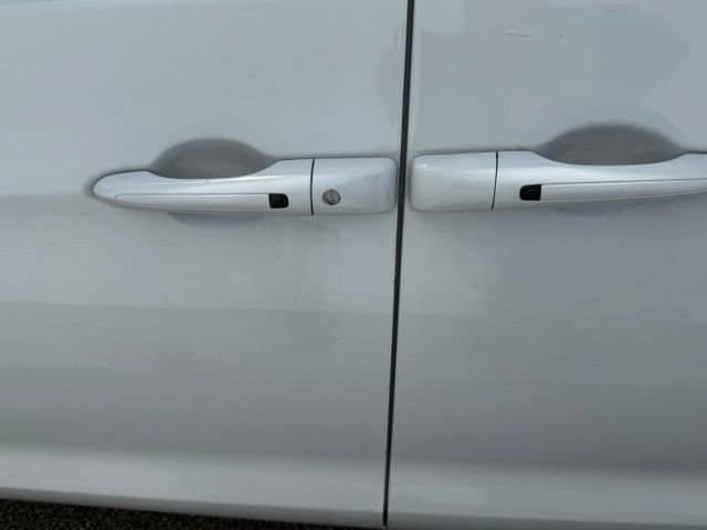 Used 2025 Chrysler Pacifica Limited FWD image 26