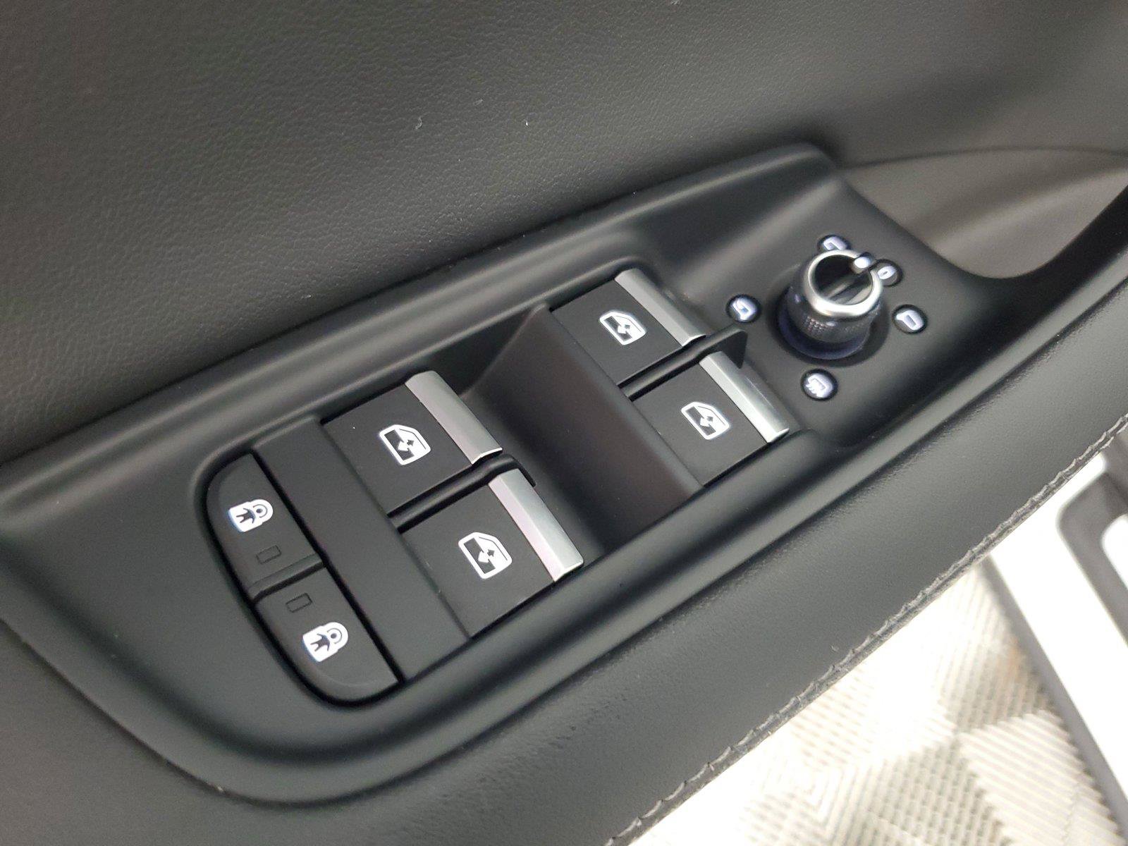Used 2025 Audi Q7 3.0T Premium Plus AWD/4WD image 19