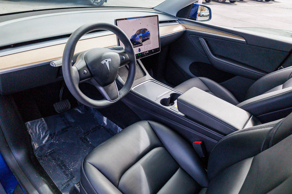 Used 2024 Tesla Model Y Long Range AWD/4WD image 21