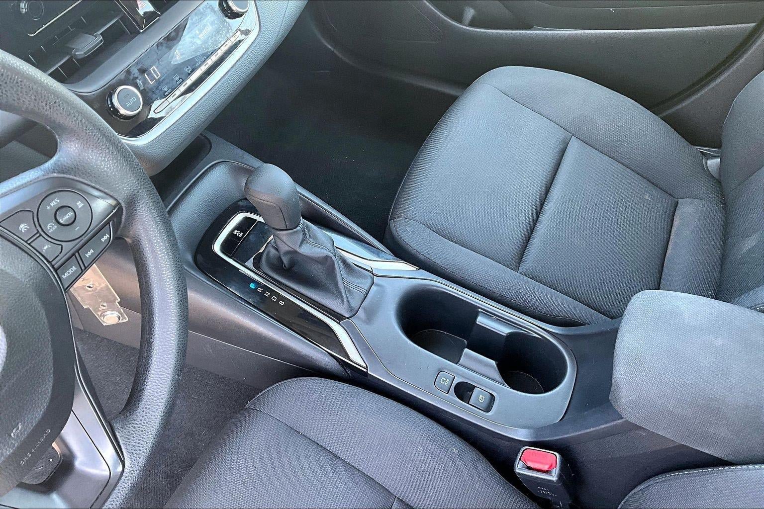 Used 2025 Toyota Corolla LE FWD image 13