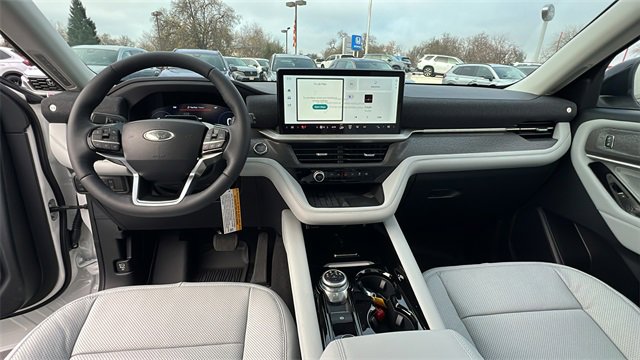 Used 2025 Ford Explorer Platinum w/ Ultimate Package image 17