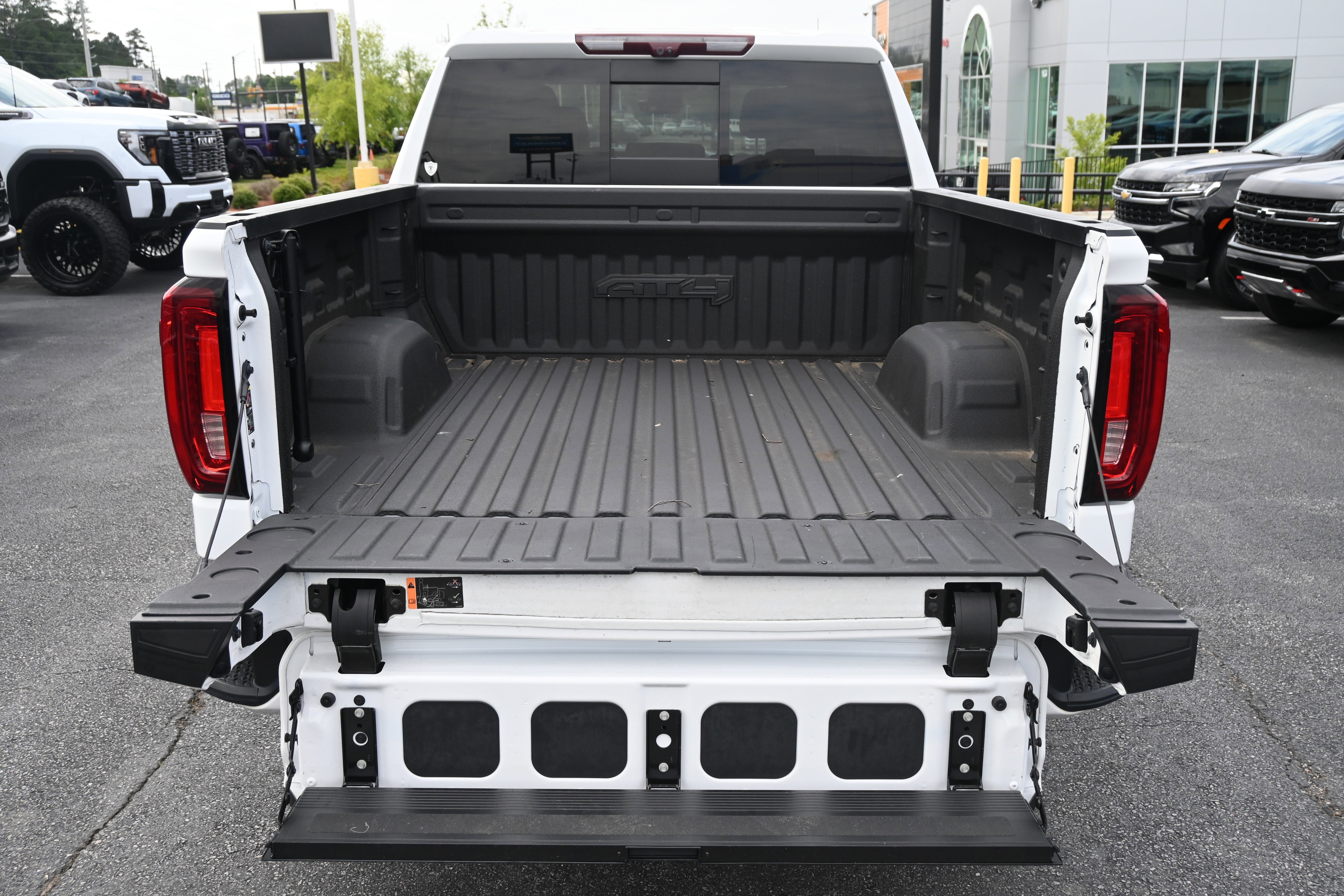 Used 2023 GMC Sierra 1500 AT4 w/ AT4 Premium Package AWD/4WD image 32