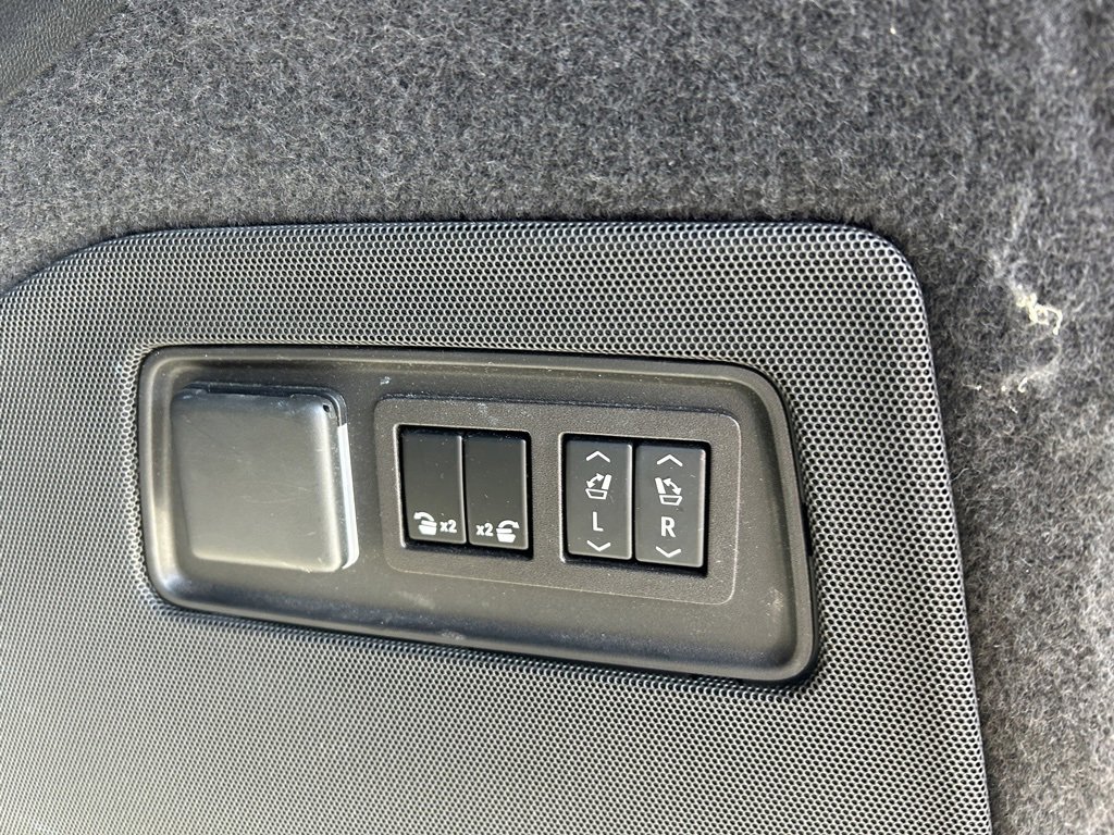 Used 2023 Cadillac Escalade ESV Sport Platinum image 47