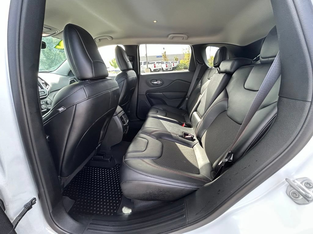 Used 2022 Jeep Cherokee Trailhawk AWD/4WD image 25