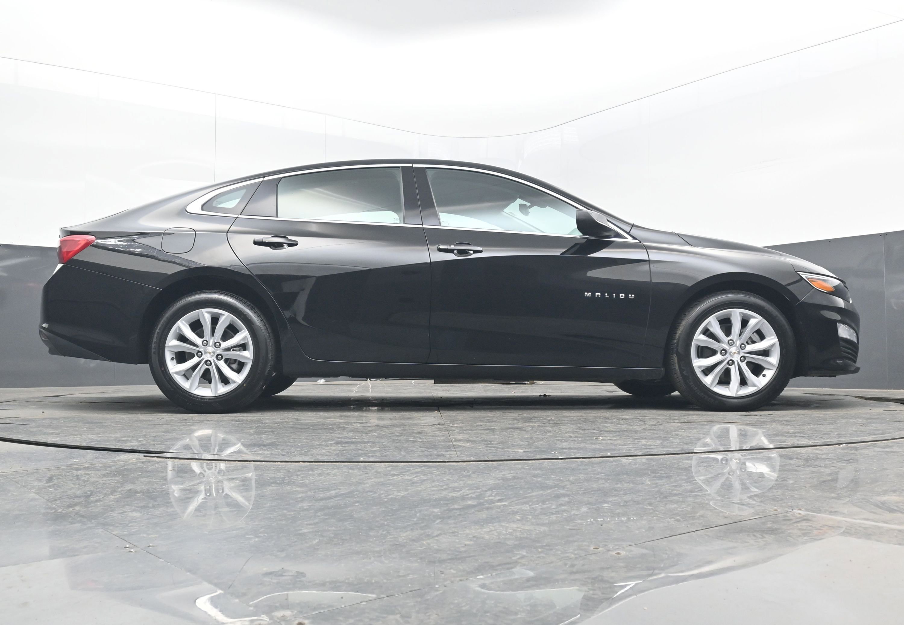Used 2024 Chevrolet Malibu LT image 29
