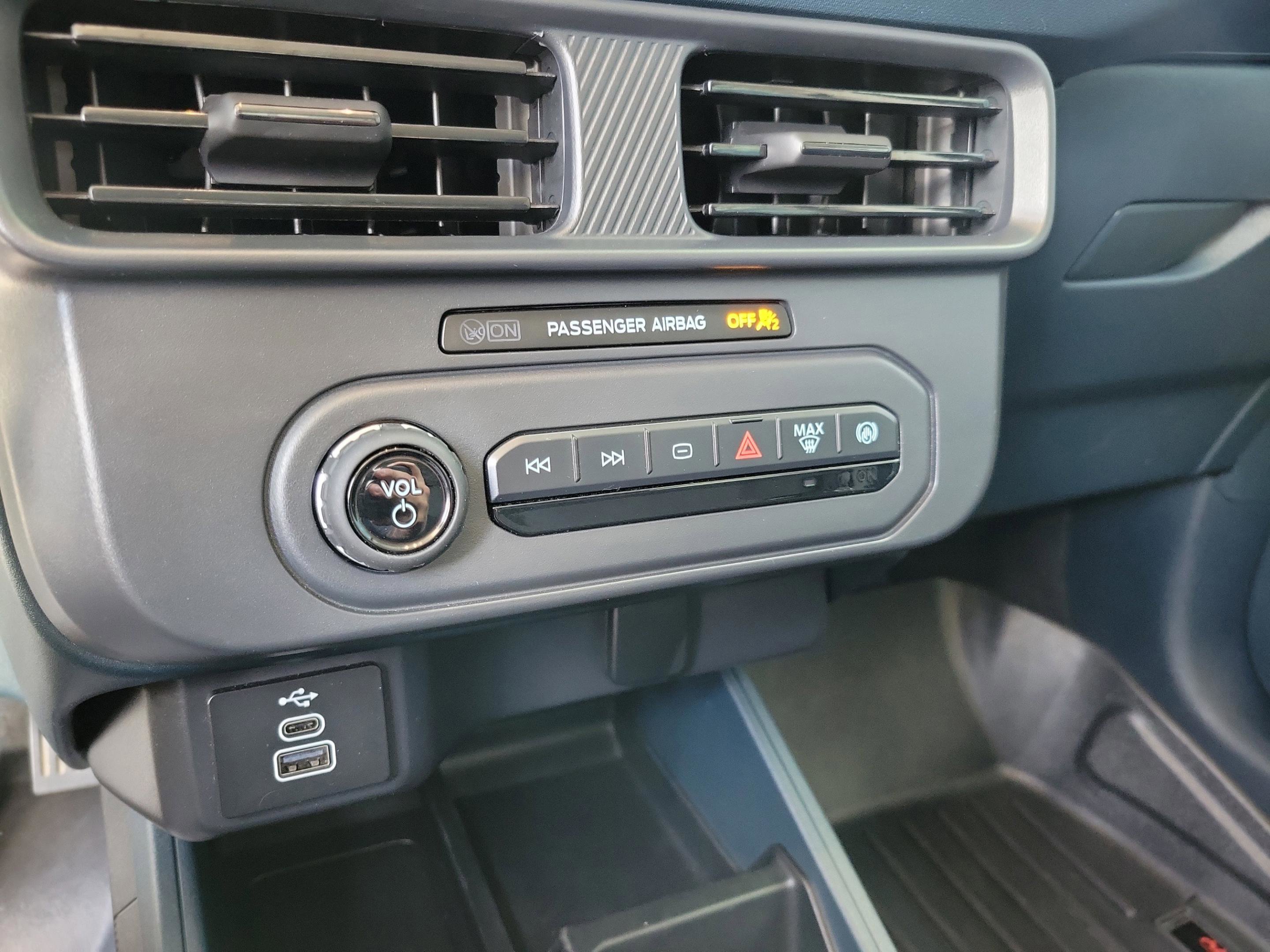 Used 2025 Ford Maverick XL w/ Equipment Group 102A image 18