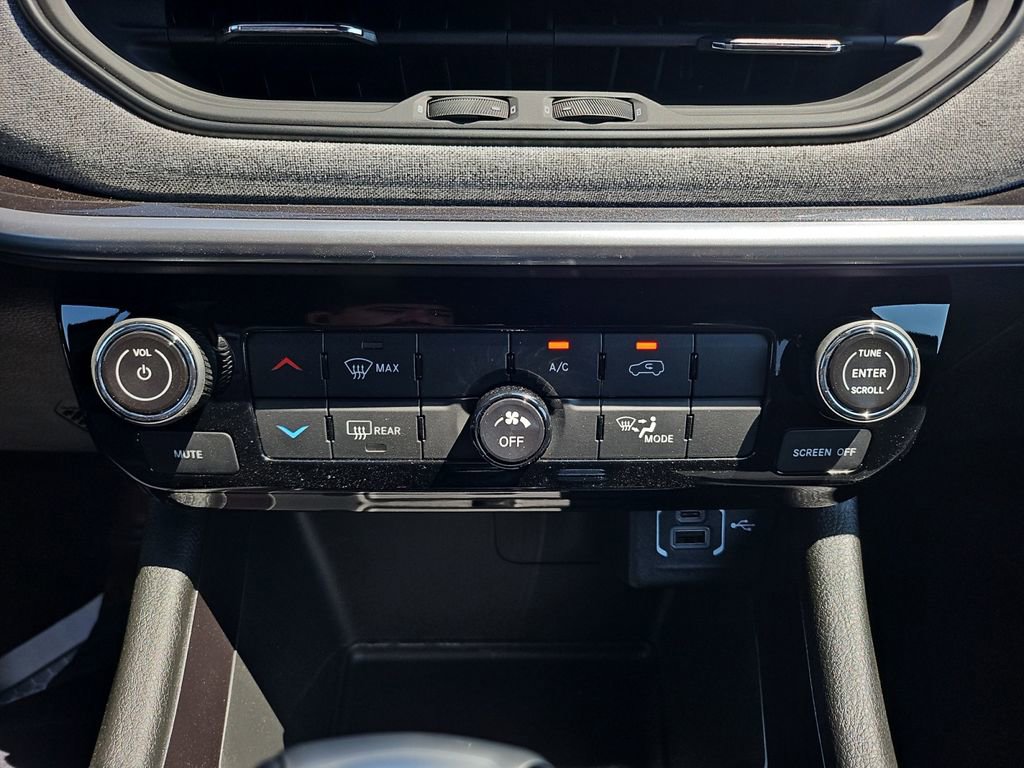 New 2025 Jeep Compass Latitude image 21