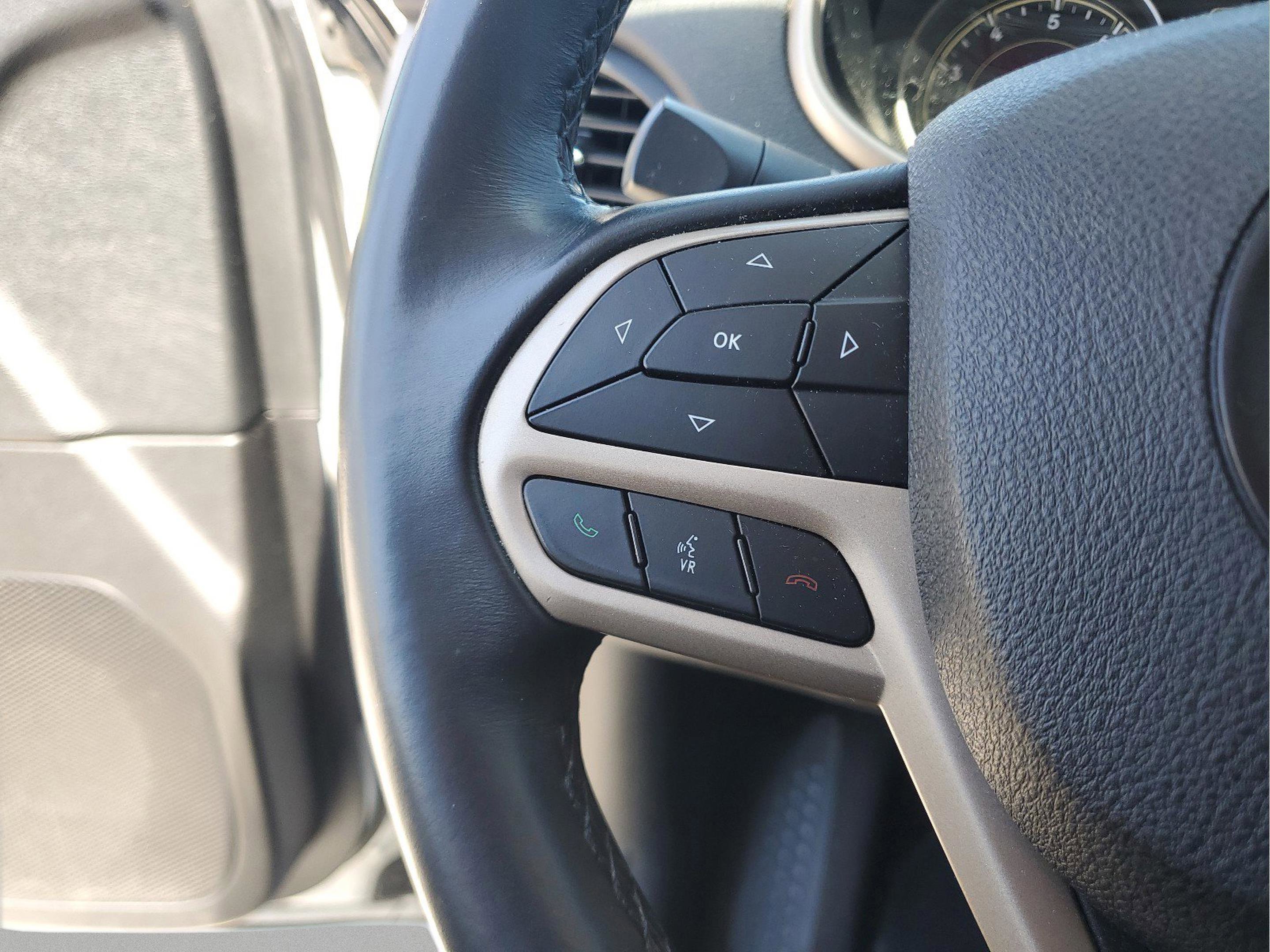 Used 2017 Jeep Cherokee Latitude FWD image 25