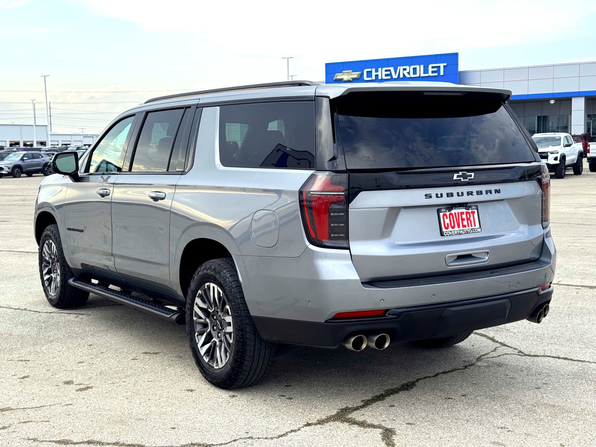 Used 2025 Chevrolet Suburban Z71 AWD/4WD image 9
