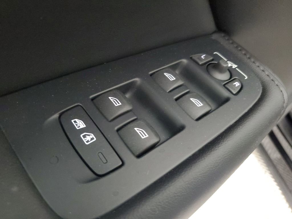 Certified 2024 Volvo XC60 B5 Plus w/ Protection Package Premier AWD/4WD image 20