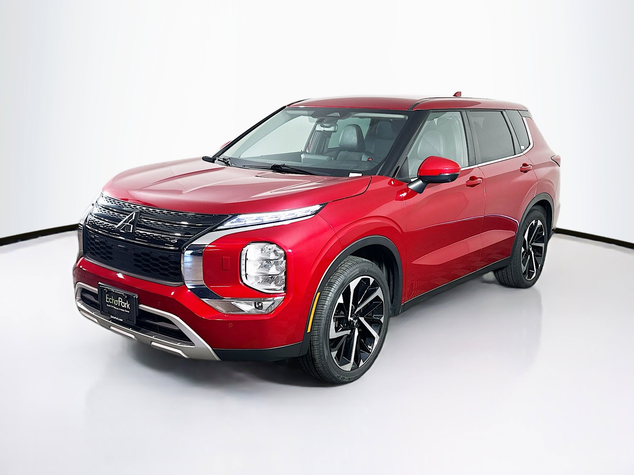 Used 2023 Mitsubishi Outlander SE image 3