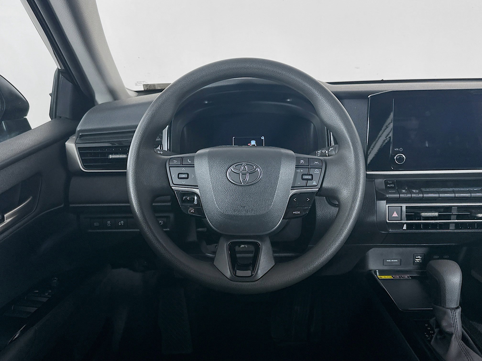 Used 2025 Toyota Camry LE image 18