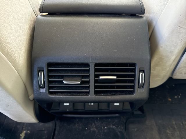 Used 2020 Land Rover Discovery Sport SE image 22