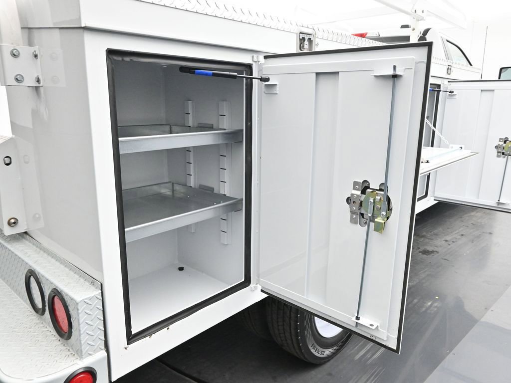 New 2025 Ford F450 XL w/ XL Chrome Package RWD image 27