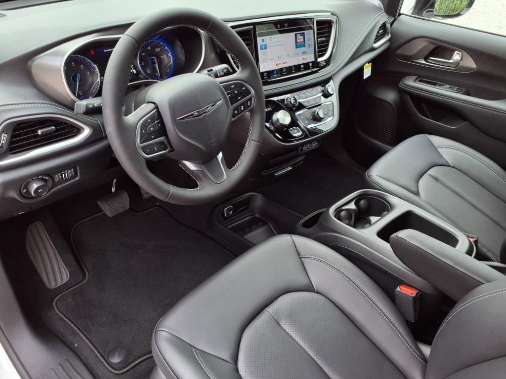 New 2025 Chrysler Pacifica Select image 5