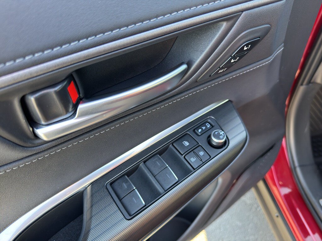 Used 2024 Toyota Venza Nightshade AWD/4WD image 14