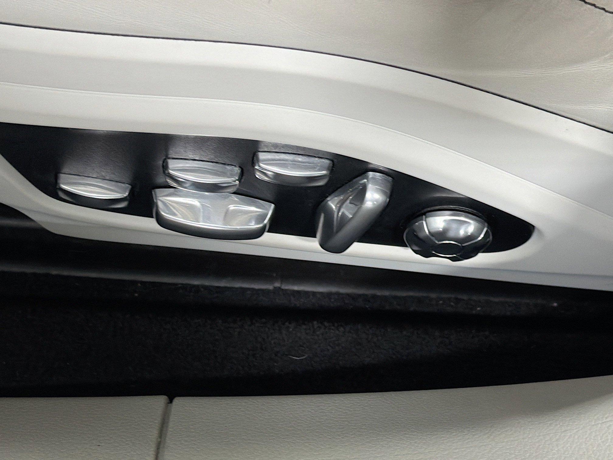 Used 2020 Porsche Panamera GTS image 25