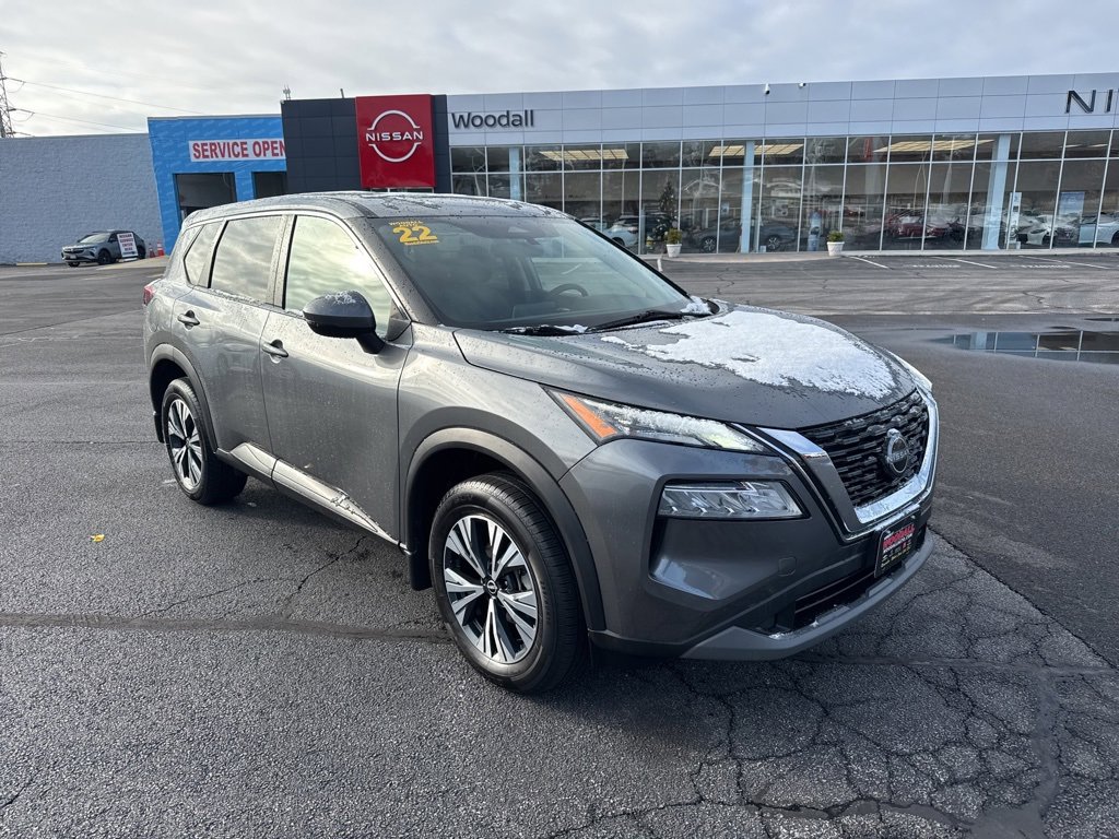 Used 2022 Nissan Rogue SV image 1