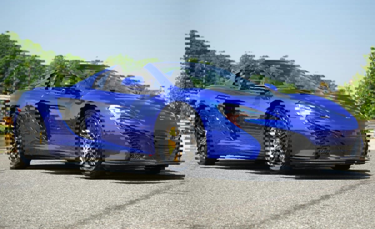 Used 2015 McLaren 650S Spider image 2