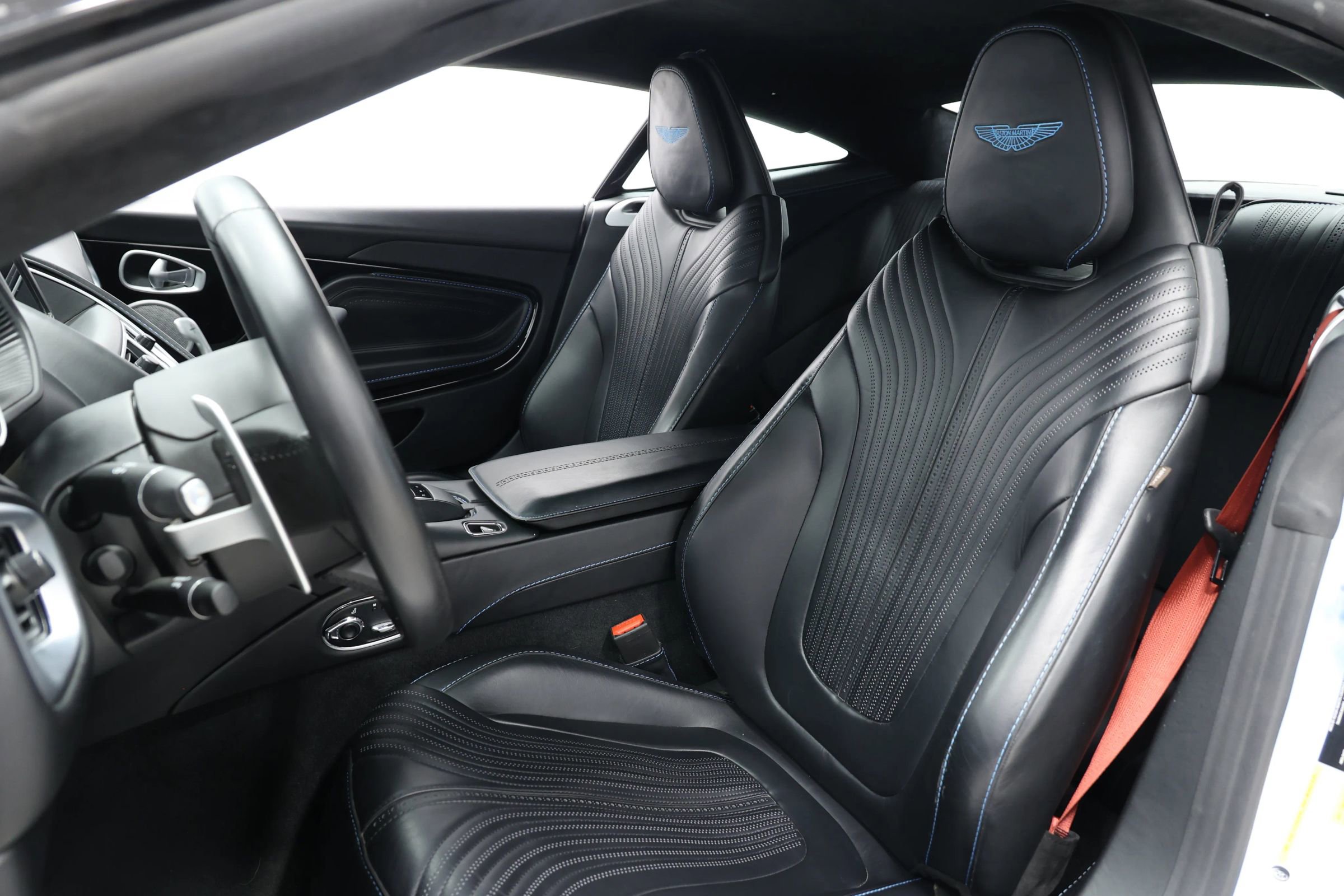 Used 2018 Aston Martin DB11 V12 image 18