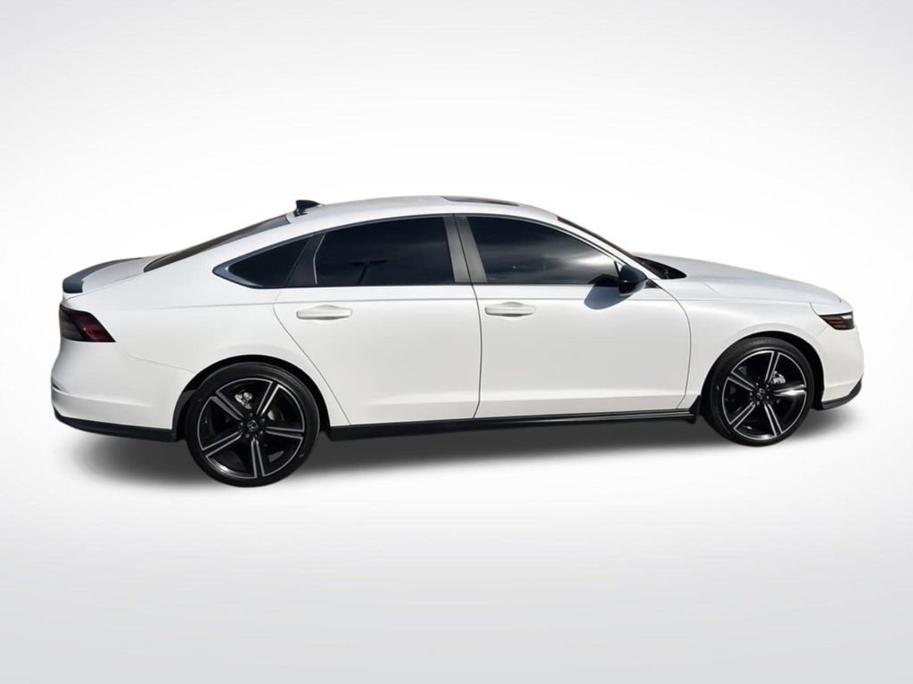 Used 2025 Honda Accord Sport image 4
