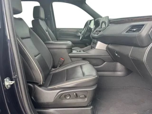 Used 2024 Chevrolet Suburban Premier AWD/4WD image 13