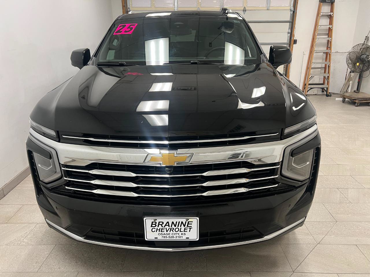 Used 2025 Chevrolet Suburban LT AWD/4WD image 17