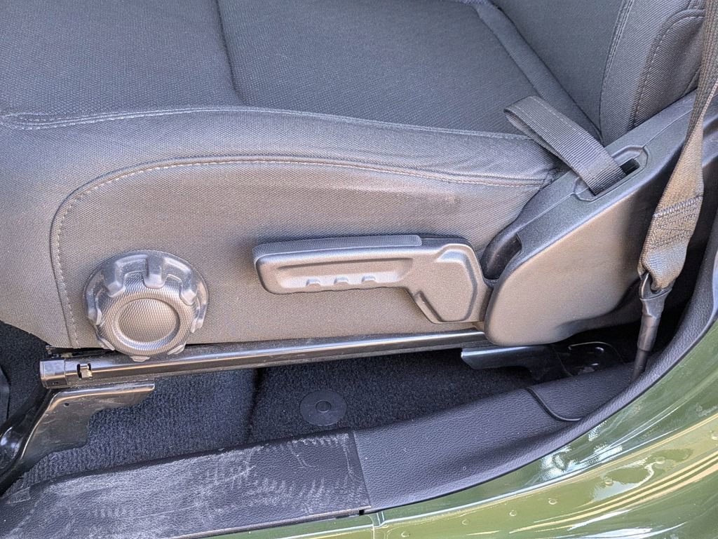 Used 2021 Jeep Gladiator Sport image 16