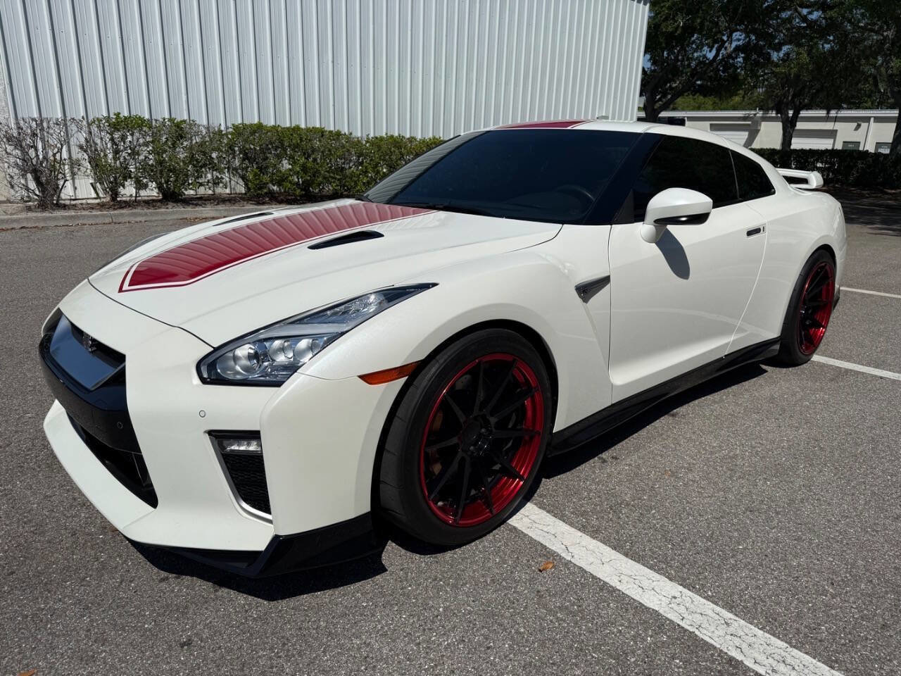 Used 2020 Nissan GT-R Premium image 1