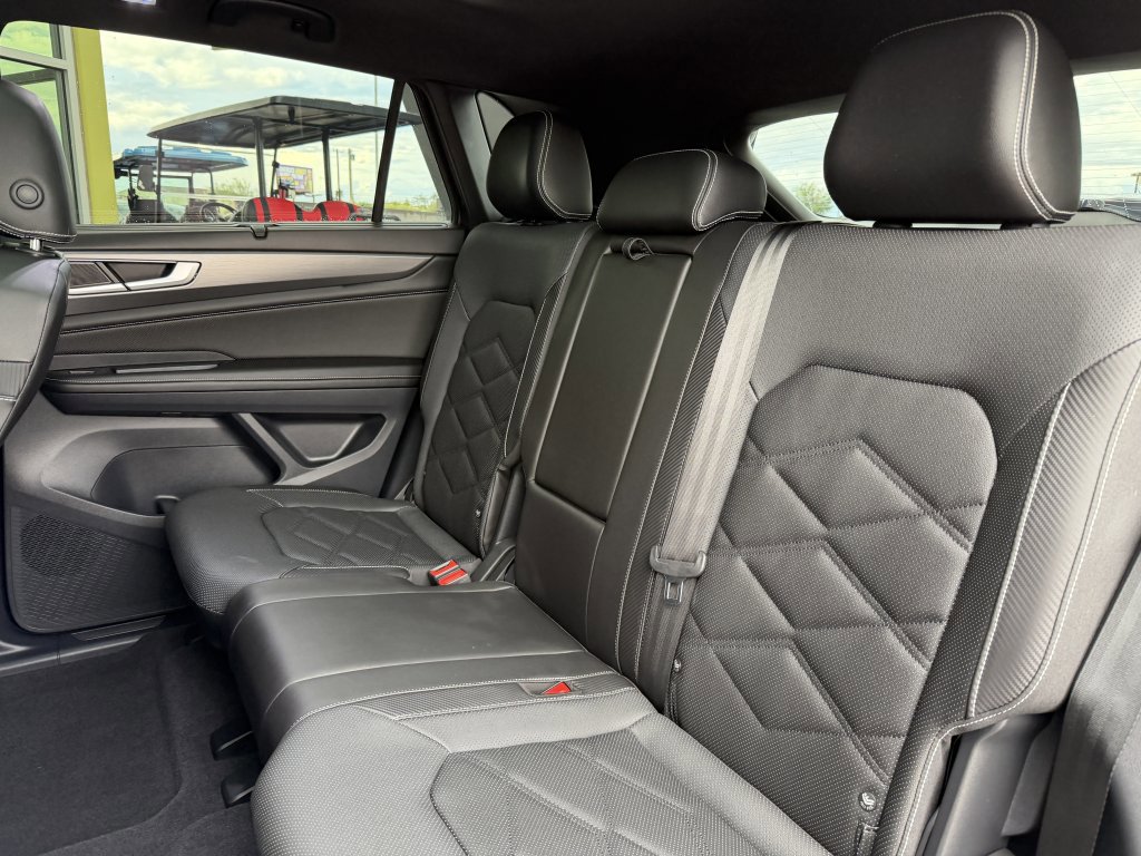 Used 2024 Volkswagen Atlas Cross Sport SE w/ Panoramic Sunroof Package image 33