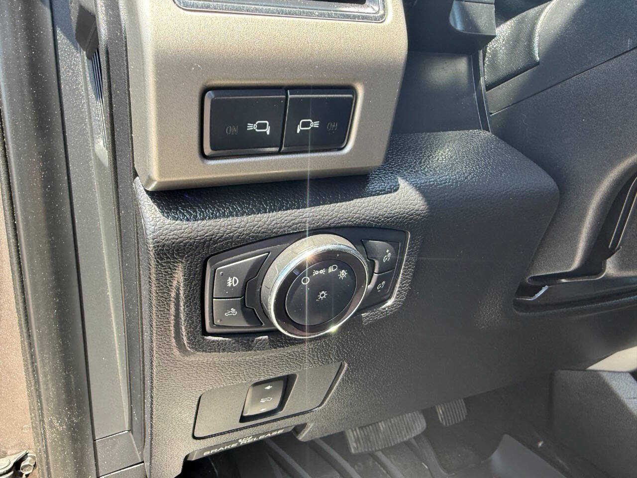 Used 2019 Ford F350 Lariat w/ Lariat Value Package AWD/4WD image 21
