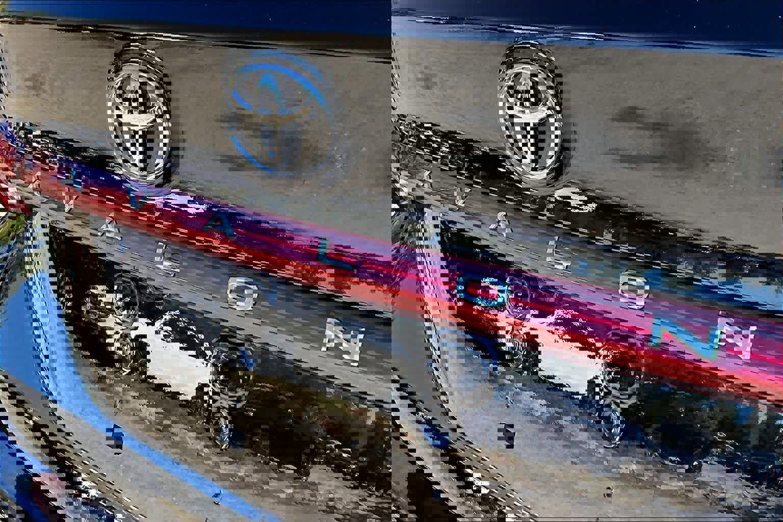 Used 2022 Toyota Avalon XLE image 9