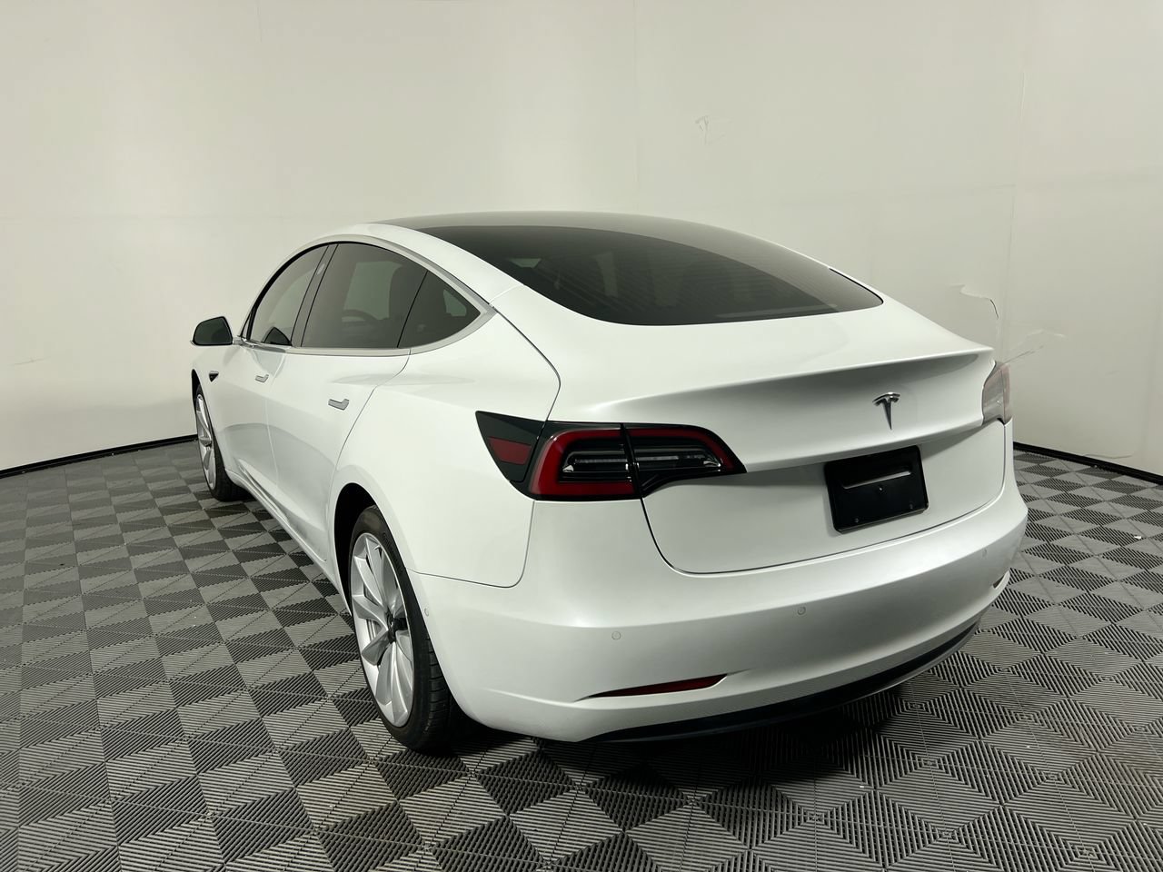 Used 2019 Tesla Model 3 Standard Range Plus RWD image 5