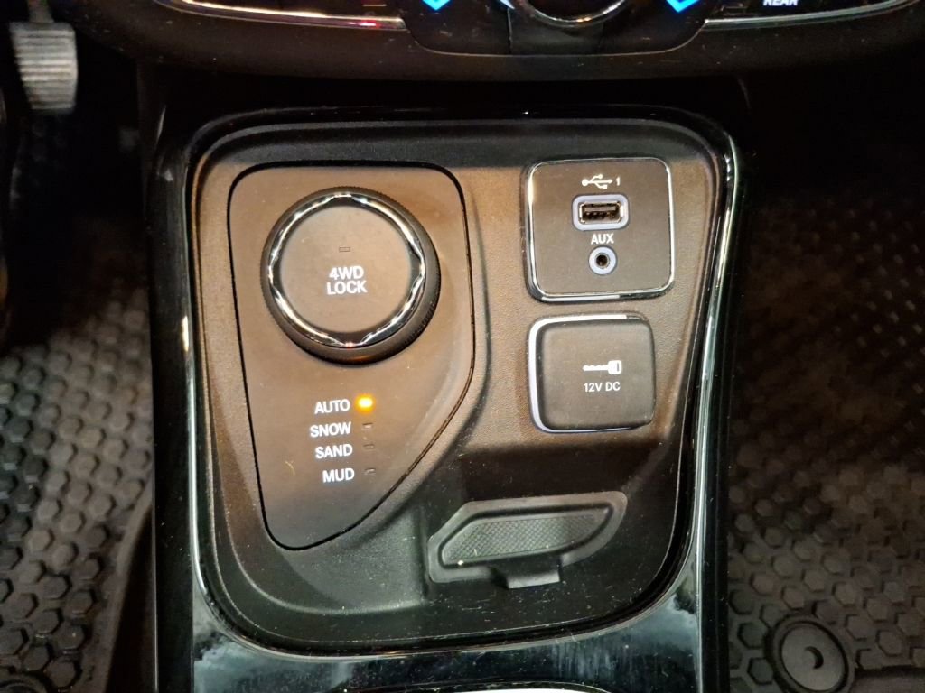 Used 2020 Jeep Compass Altitude image 28