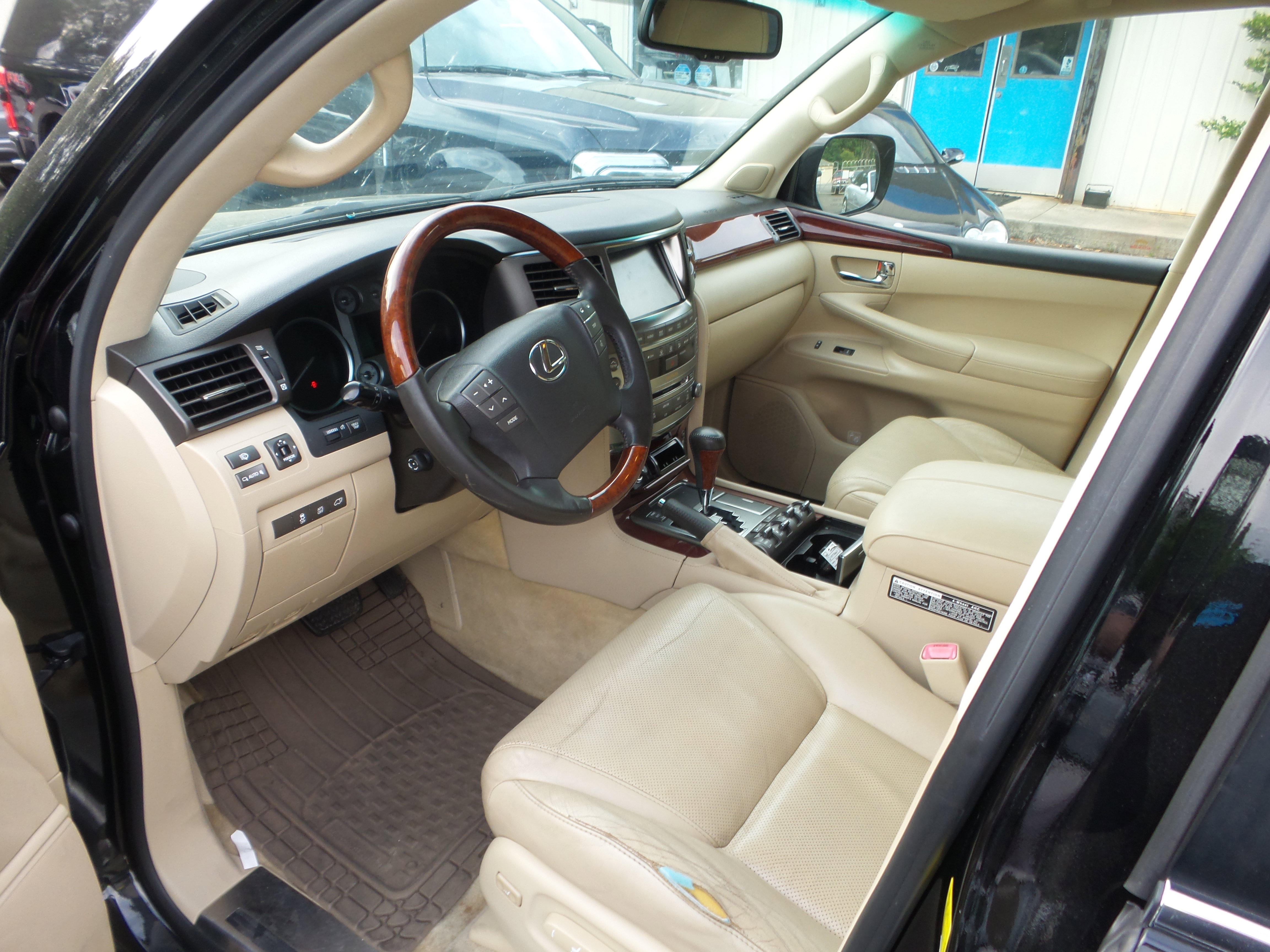 Used 2011 Lexus LX 570 4WD image 5
