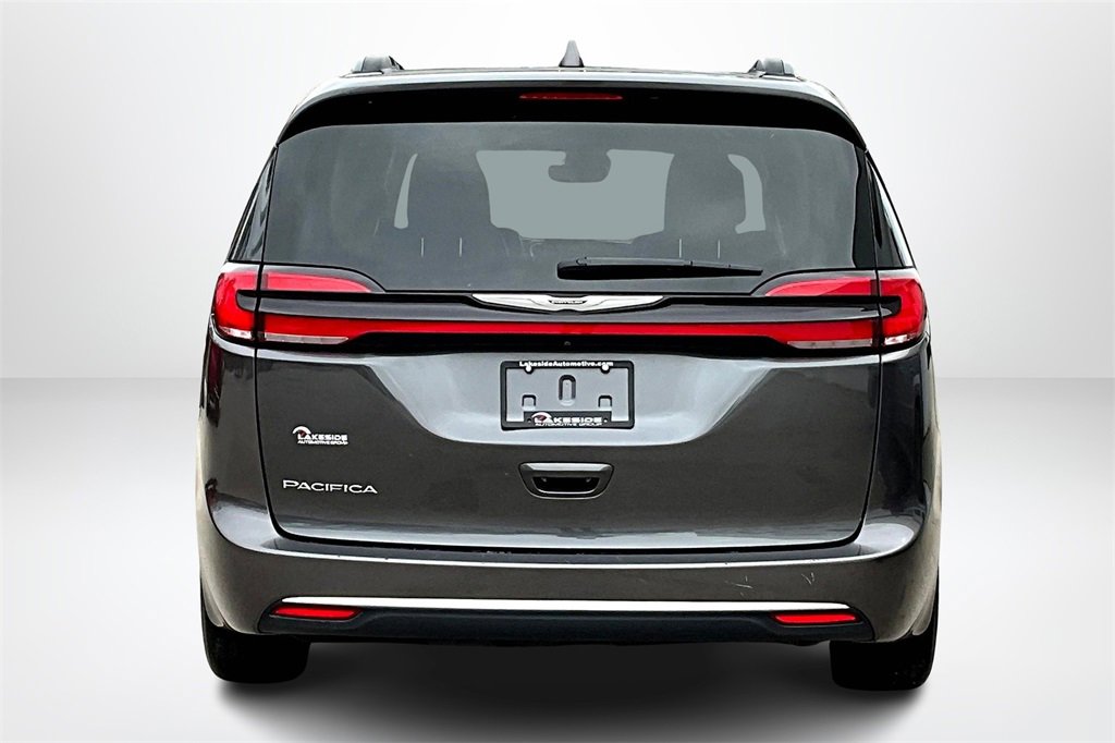 Used 2022 Chrysler Pacifica Touring-L image 6
