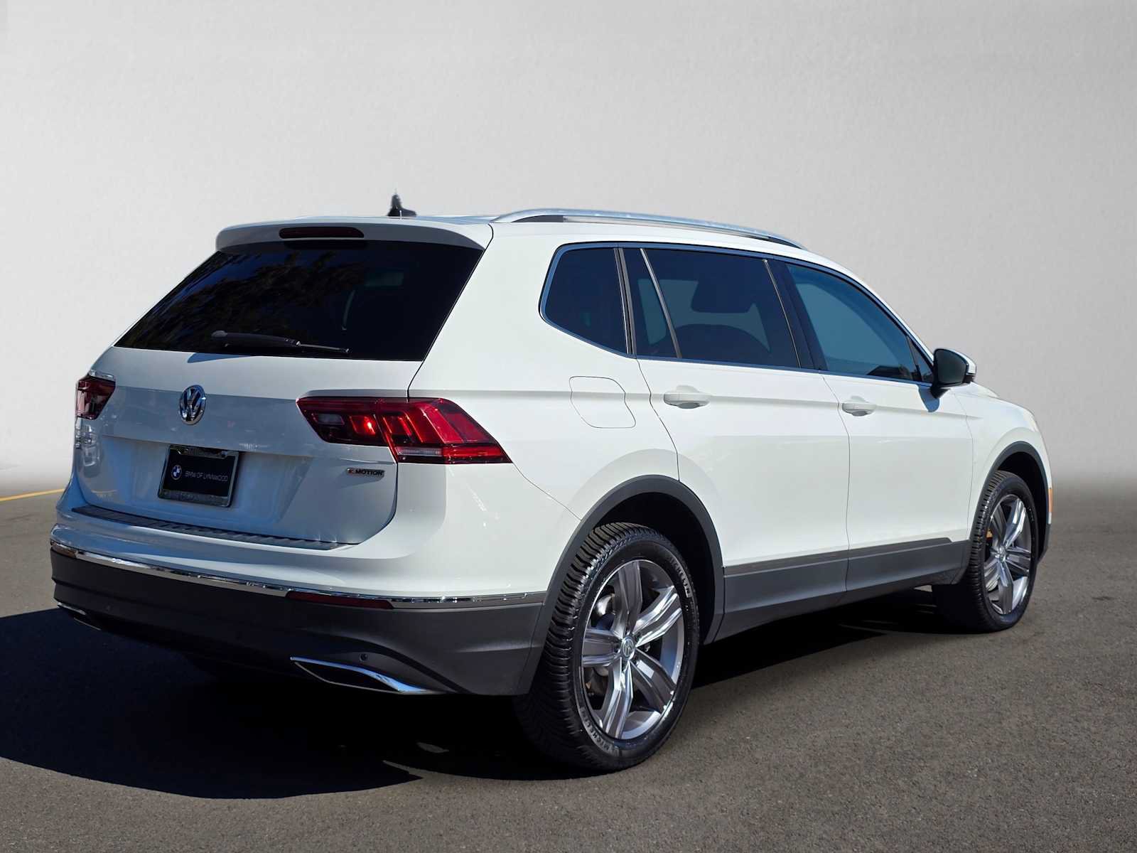 Used 2020 Volkswagen Tiguan SEL AWD/4WD image 3