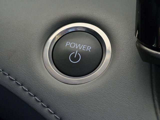 Certified 2024 Toyota Highlander Limited FWD image 23