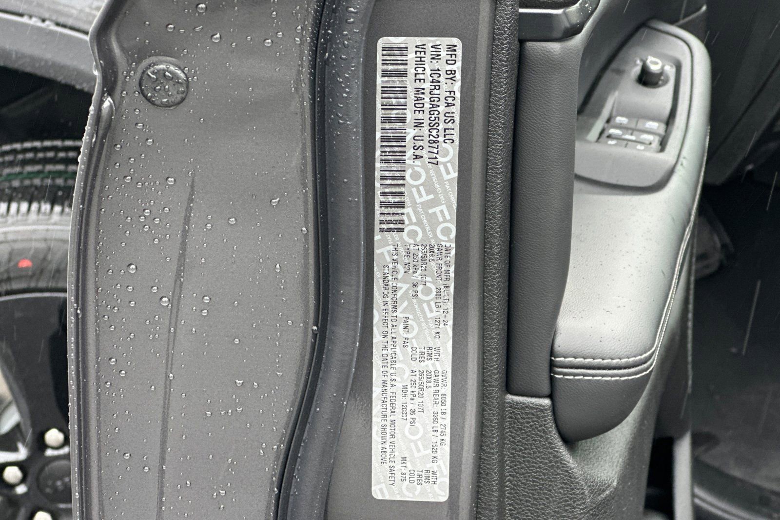 Used 2025 Jeep Grand Cherokee Altitude RWD image 25