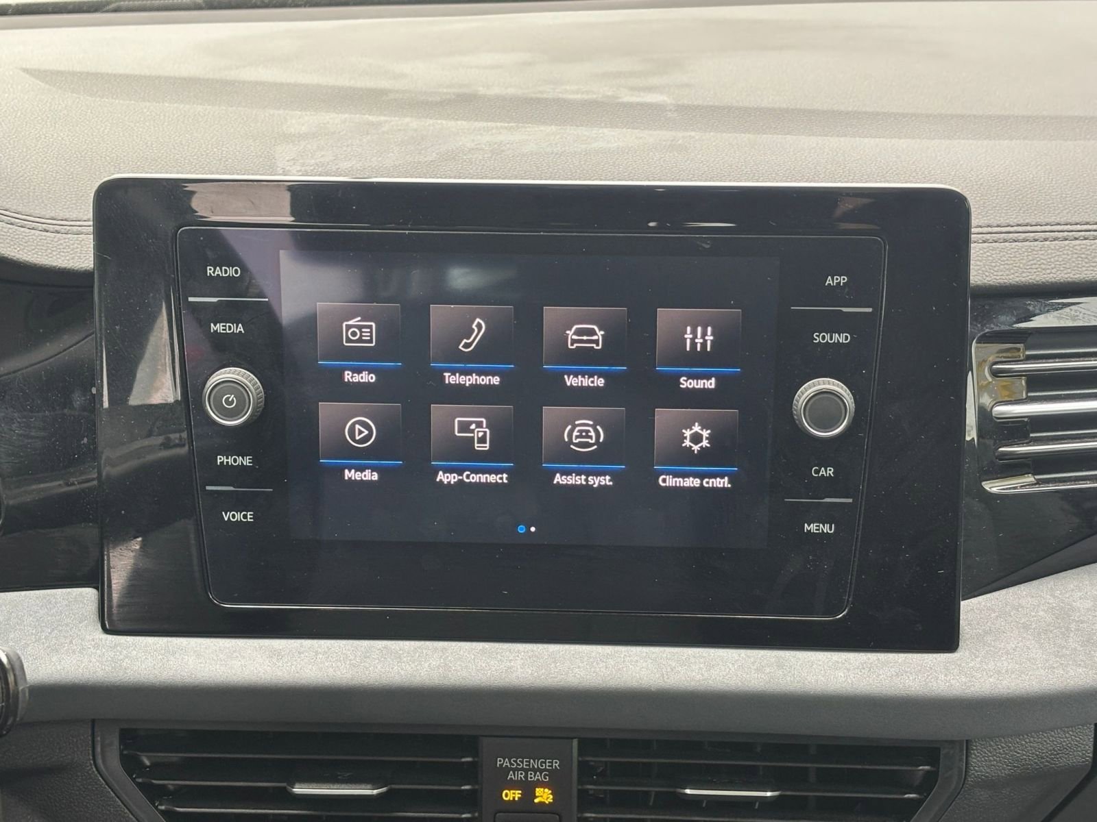 Used 2025 Volkswagen Jetta SE image 17